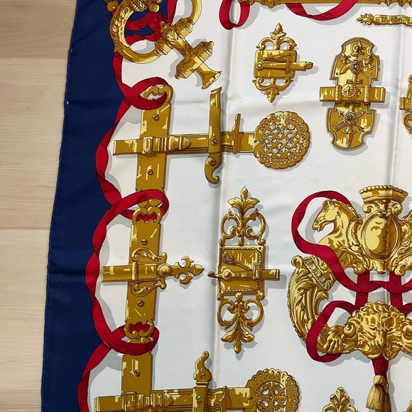 Preloved Hermes Ferronnerie 90cm silk scarf by Caty De Savigny - Picture 9 of 11